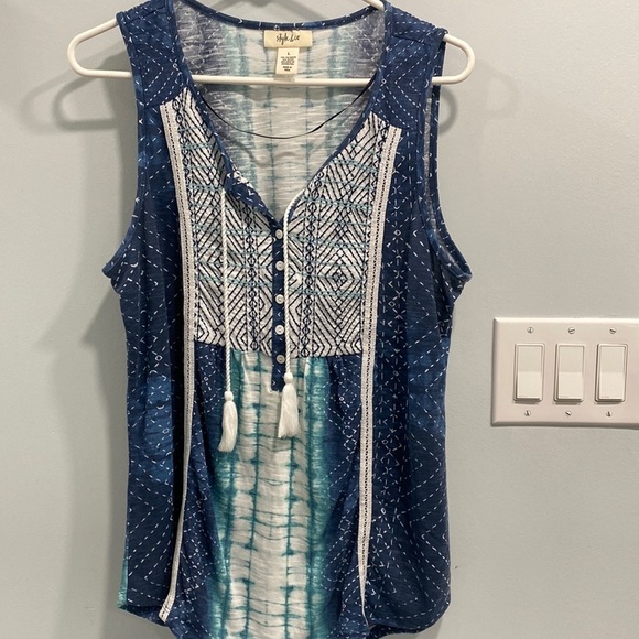Style & Co. Tops - Style&co large no sleeve blouse